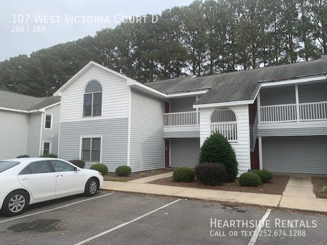 Primary Photo - 107 W Victoria Ct