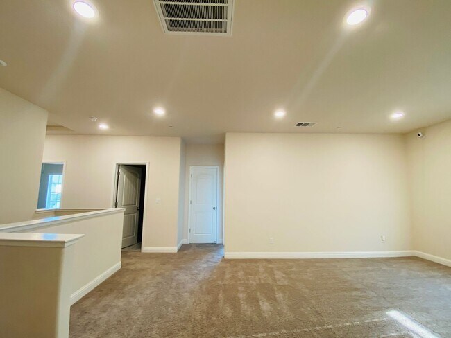 Building Photo - $3,195 Leonard & Shaw, 5 Beds - Alamos Ave...