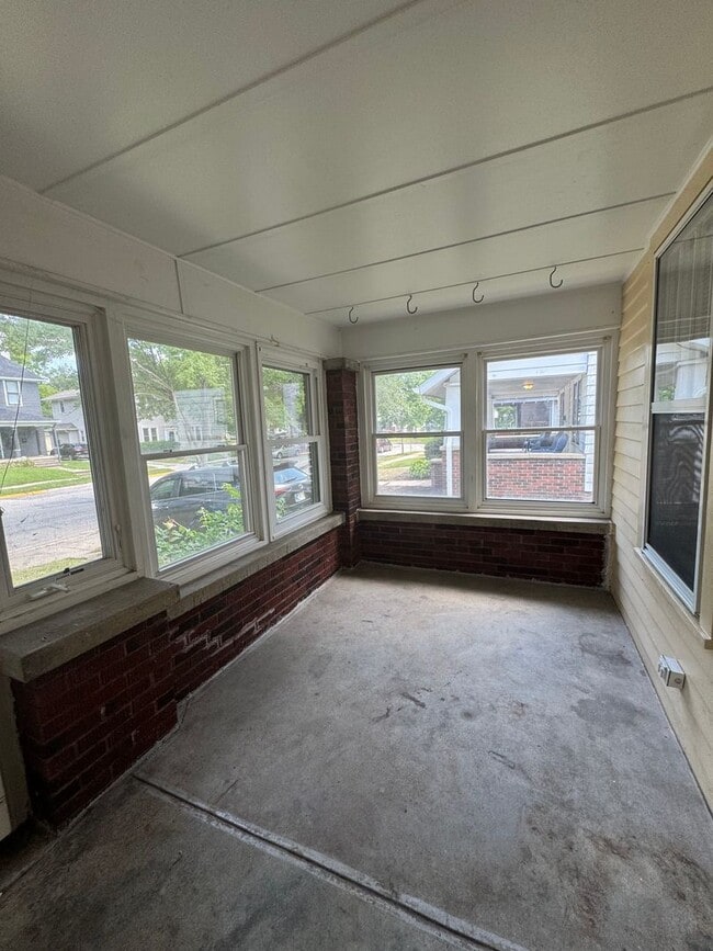 Building Photo - 4 Bedroom Right on Purdue Campus - AVAILAB...