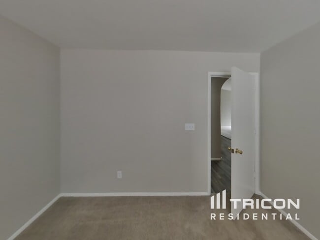 Building Photo - 4432 N 86th Dr