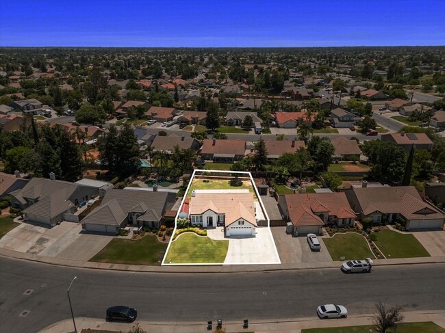 Building Photo - 10303 Roehampton Ave