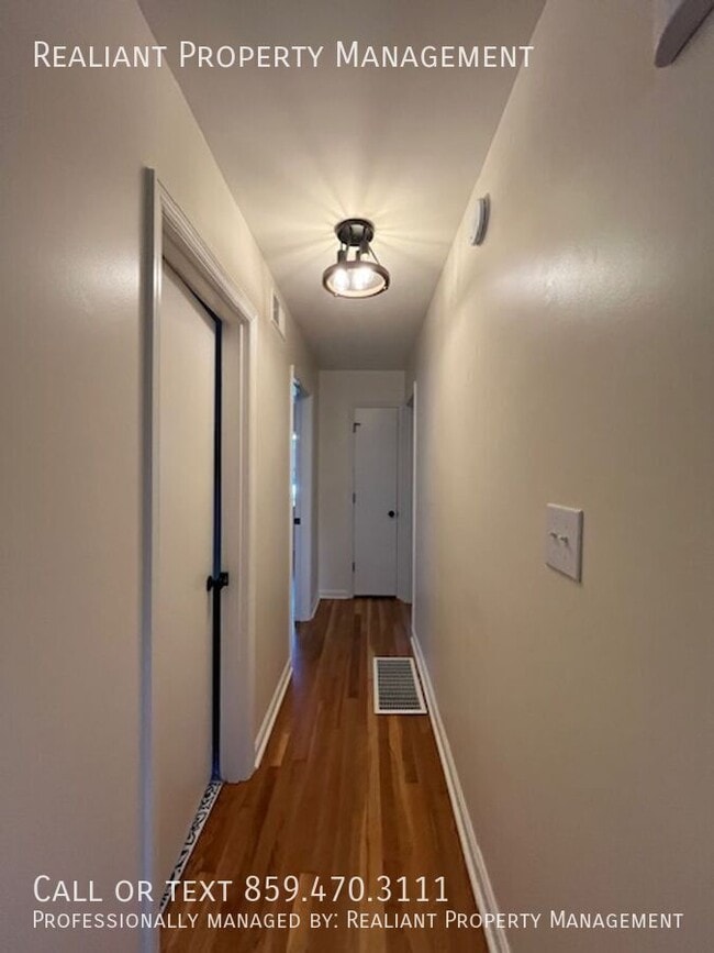 Building Photo - 501 Hickory Hill Dr