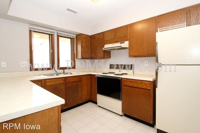 Building Photo - 9309 Sandler Dr