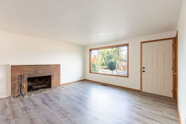 Building Photo - 8024 Florida Dr
