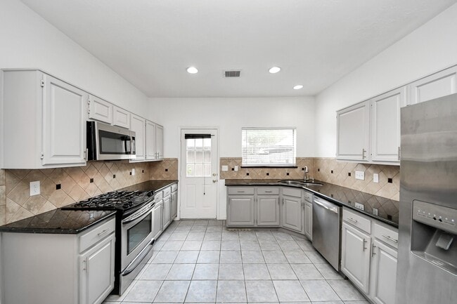 Building Photo - 2204 Gemini St