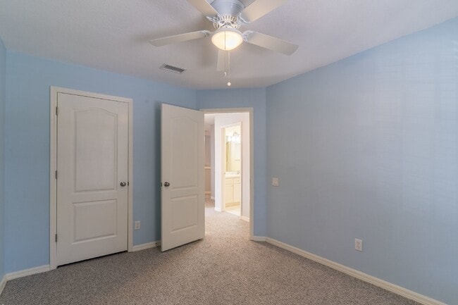 Building Photo - Beautiful 4/2 home Located on a tree lined street in the gate of country club community of the Hu...