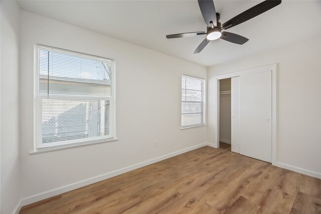 Building Photo - 5942 Ridgeway Dr