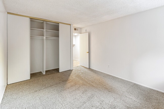 Building Photo - 101 Rockledge Ln