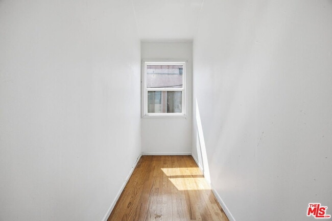 Building Photo - 4841 W 18th St