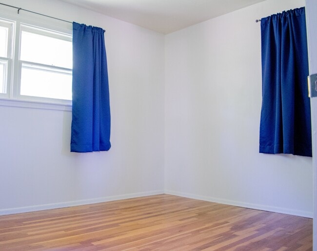 Building Photo - 4 Bed, 2 bath on Military Hill!