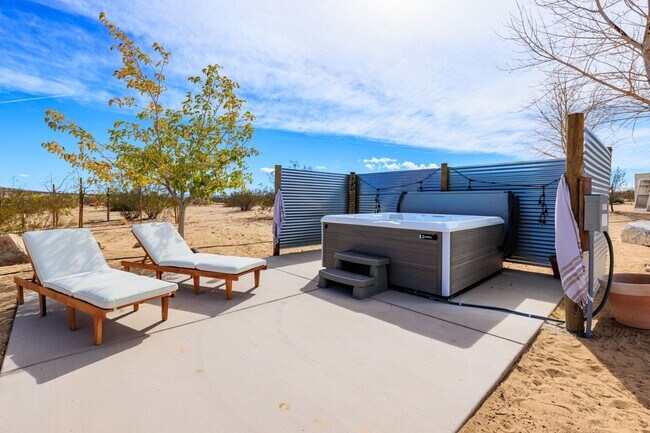 Building Photo - Beautiful 5 Bedroom 4 Bathroom with AMAZING VIEWS!!