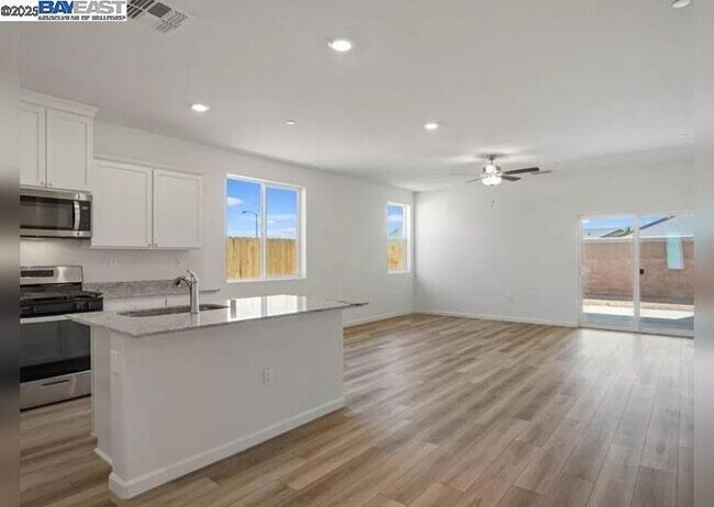 Building Photo - 2242 Park Pl