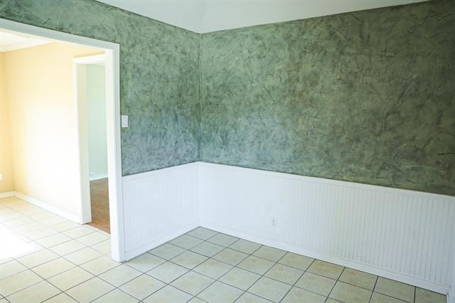 Building Photo - 2212 Tree House Ln