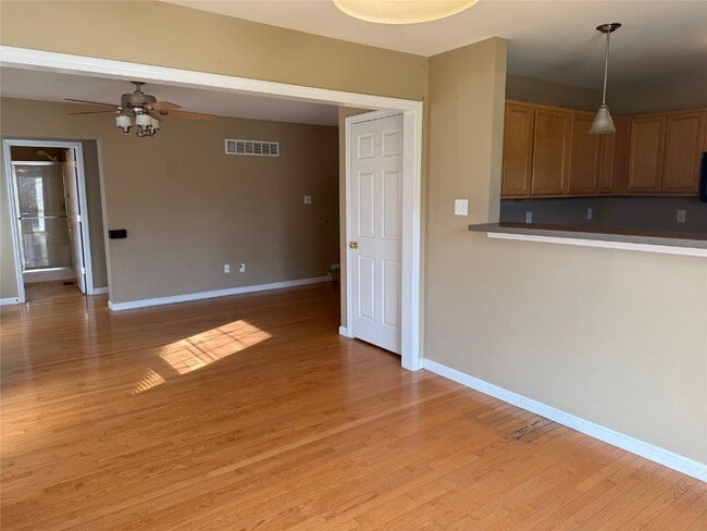 Building Photo - 213 Countryshire Dr