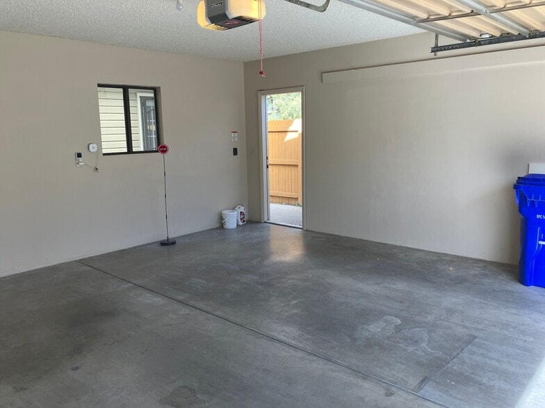 2 Car Garage - 345 Rim Rock Cir