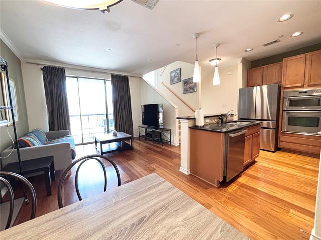 Building Photo - 2016 Azure Pointe