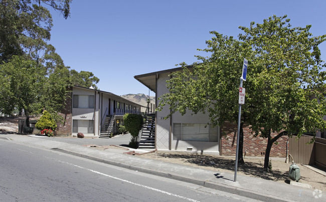 Building Photo - Fairgrounds Apartment