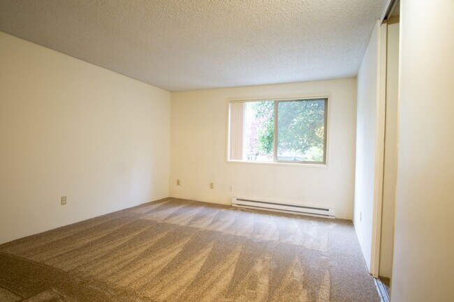 Building Photo - Garden-Level 2 Bed 2 Bath with Large Patio...