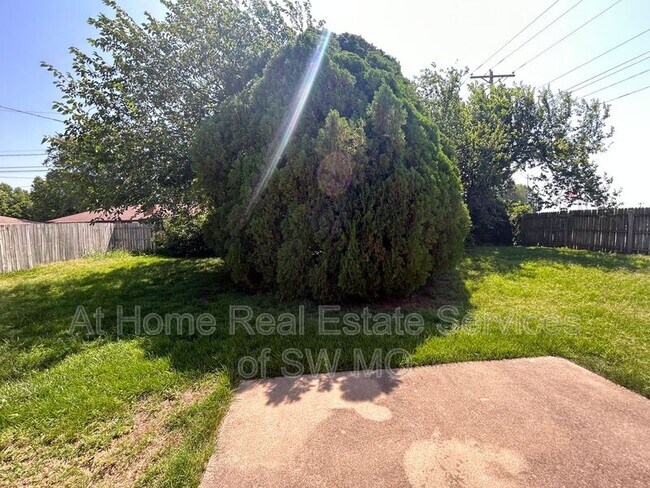 Building Photo - 4146 S Parkcrest Ave