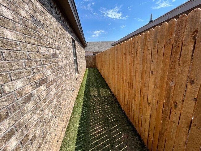 Building Photo - 1105 Preston Trails