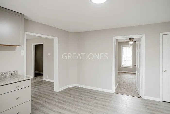 Building Photo - 525 W Buena Vista Ave