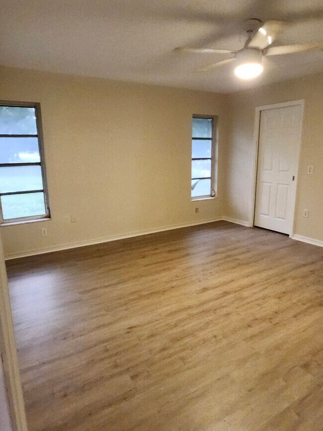 Building Photo - 2950 Rock Creek Dr
