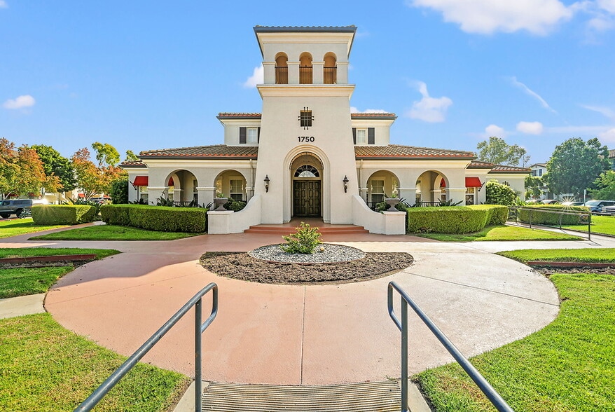 Building Photo - Tierra Vista