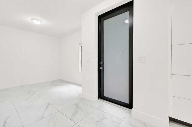 Building Photo - 407 Bella Sol Way