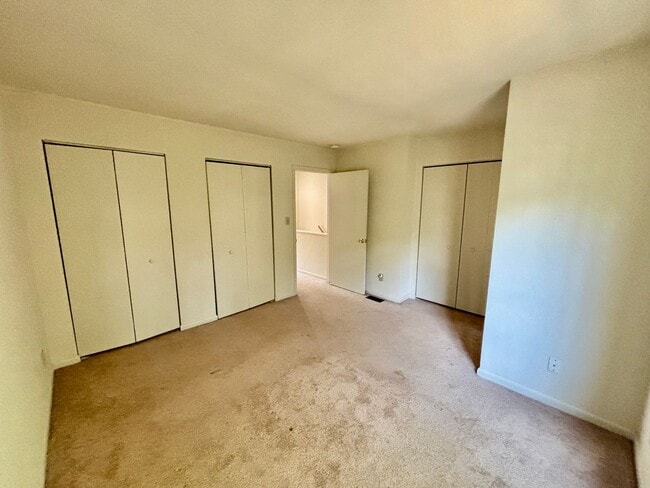 Building Photo - 2 bedroom/1.5 bathroom- The Midlands