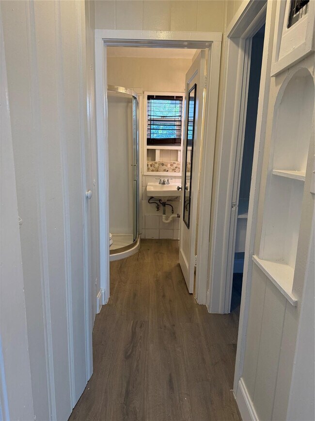 Building Photo - 3312 SE 3rd St