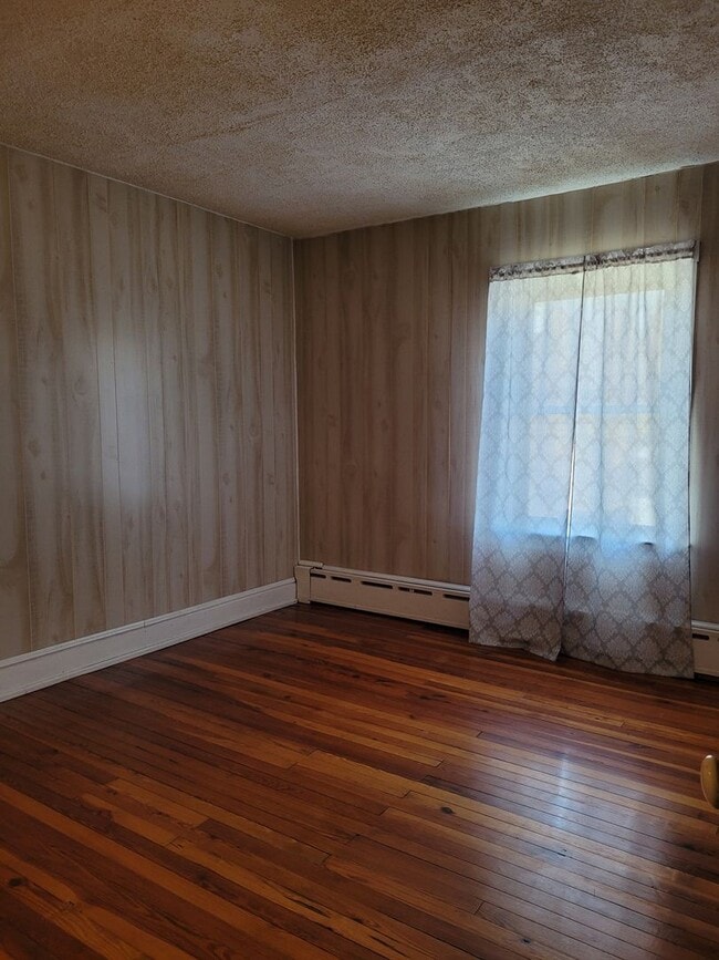 Building Photo - 206 Roxbury Rd