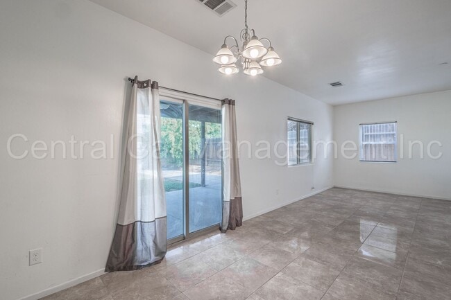 Building Photo - 4 Bedroom, 2 Bath Home - $2450 per month!