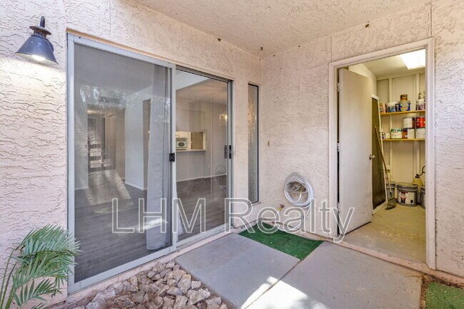 Building Photo - 930 S Dobson Rd