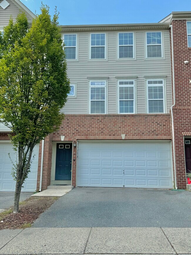 Building Photo - 25530 Joy Ln