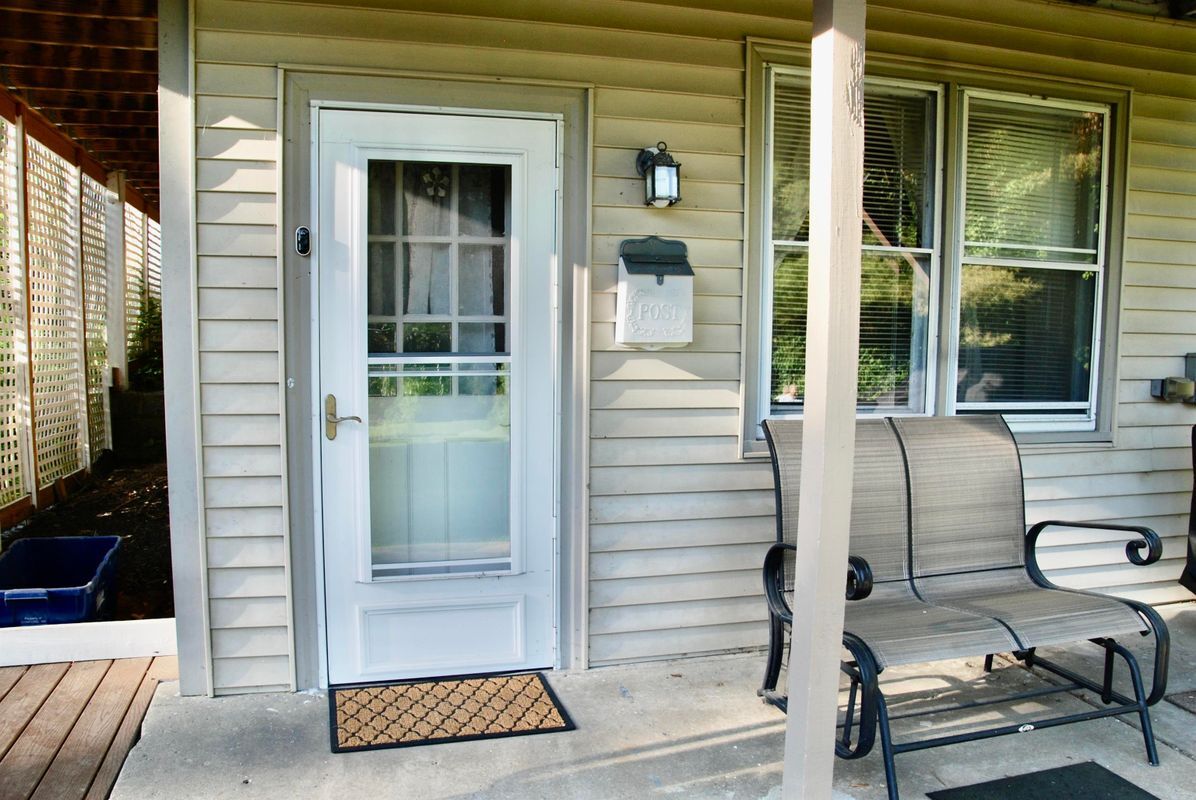 Building Photo - 285 East Side