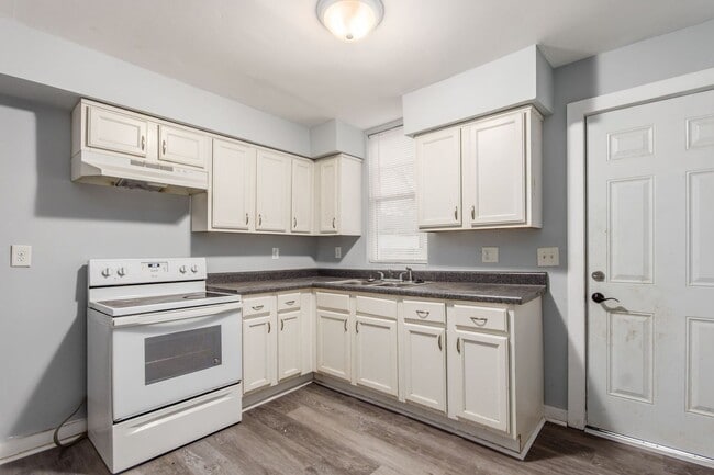 Building Photo - 673-675 Stanley Ave