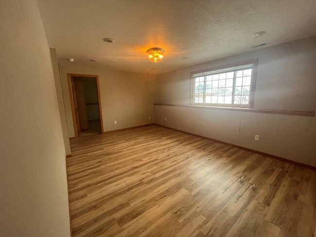 Building Photo - 4 BEDROOM | 2 BATH | DOUBLE CAR GARAGE | RAPID VALLEY