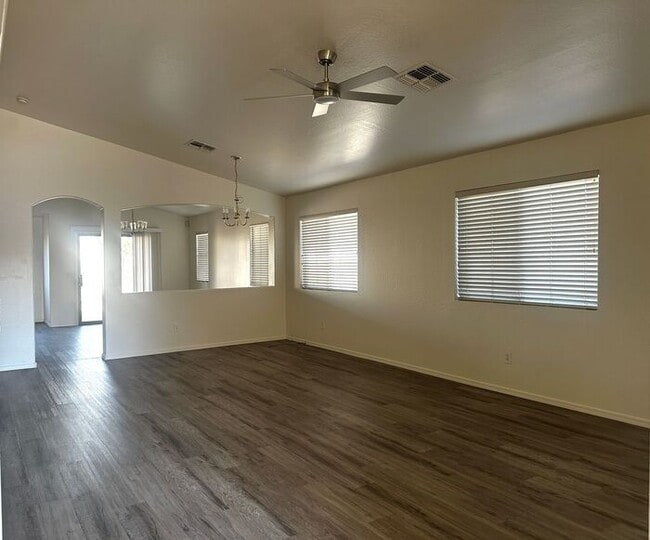 Building Photo - New Flooring! Single level 3 bed in Camelback Ranch!