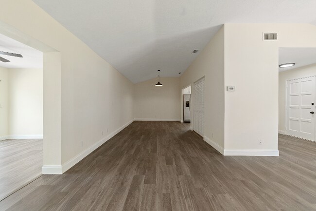 Building Photo - 47 Farragut Dr