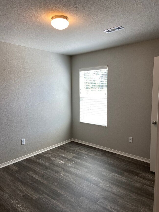 Building Photo - *Pre-leasing* Four Bedroom | Two Bathroom ...