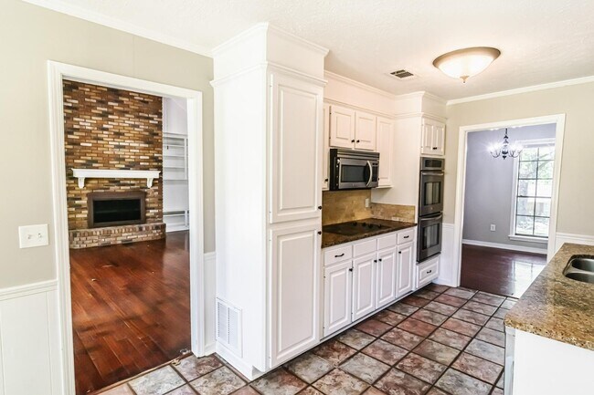 Building Photo - 703 Parker Dr