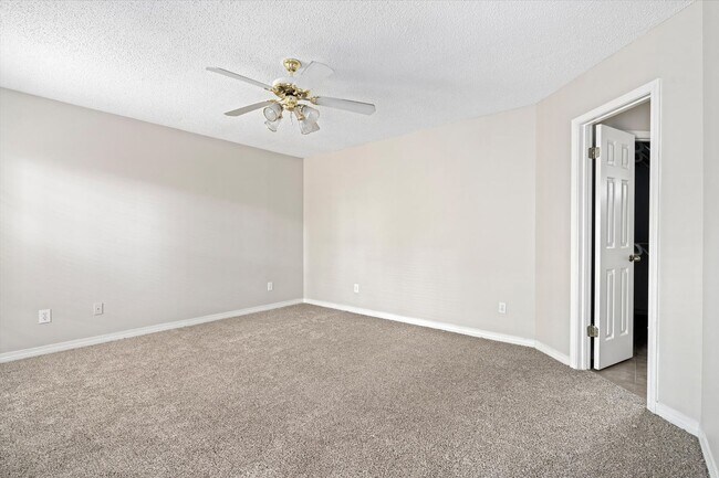 Building Photo - 10020 Silverthorne Ct