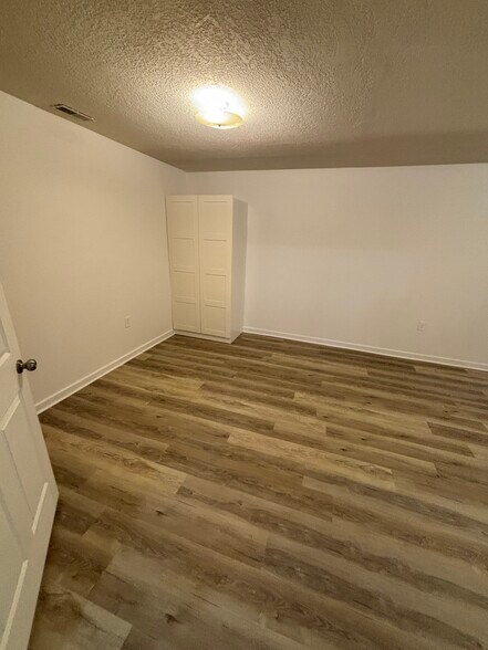 Building Photo - 607 Spruce Ave