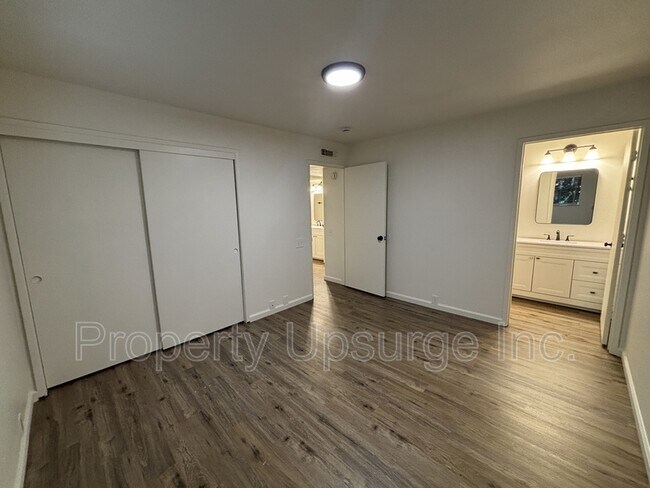 Building Photo - 855 Lakeside Dr