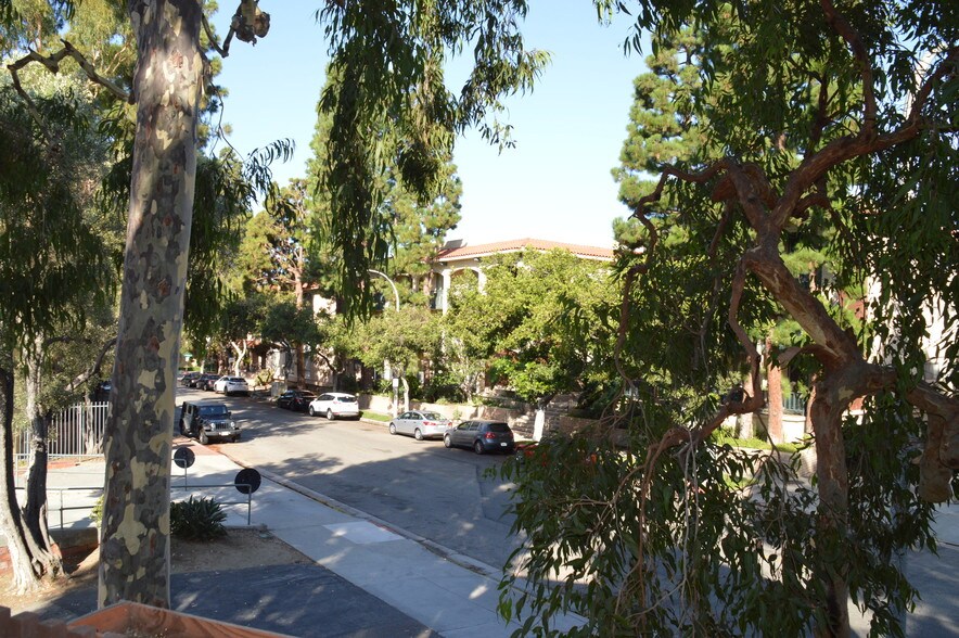 Building Photo - 6050 Canterbury Dr