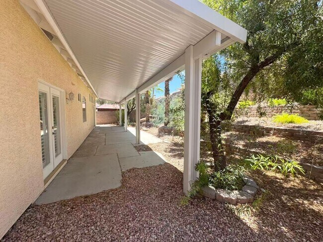 Building Photo - Charming single-story house with 3 beds and 2 baths