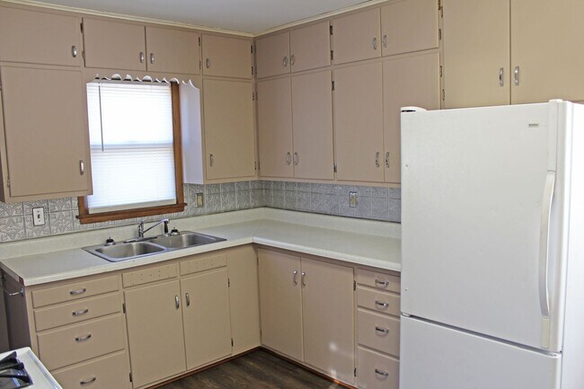 Building Photo - 2-Bedroom, 1-Bath House for Rent