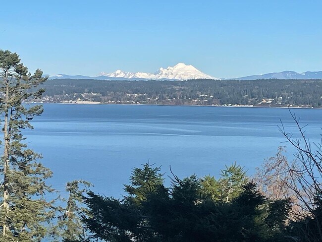 Building Photo - Comfortable View Home in Greenbank!