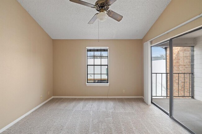 Building Photo - 203 E 31st St