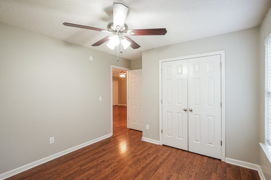 Building Photo - 2826 Henderson Ln